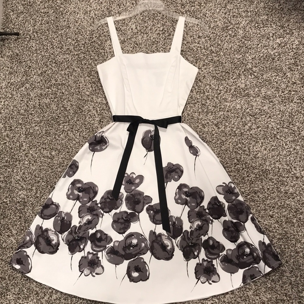 APNY size 10 white w/ black flowers stretchy dress
